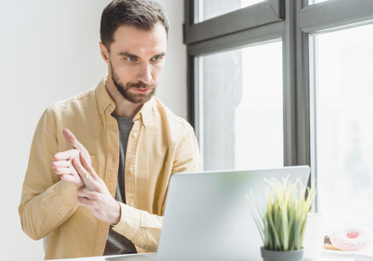 Team-Meeting zur Analyse von Geschäftszahlen und Finanzplanung